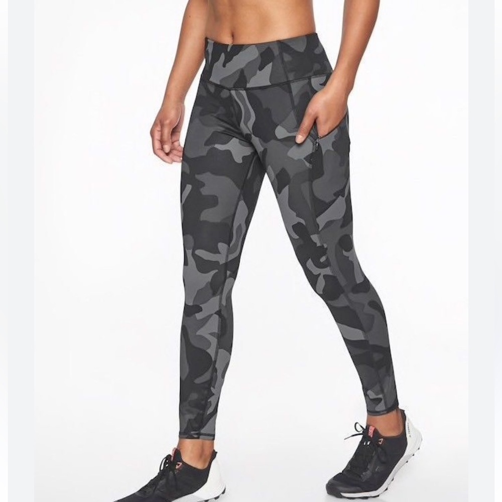 ATHLETA Black Camo Contender Powerlift Tight Leg Pockets Active